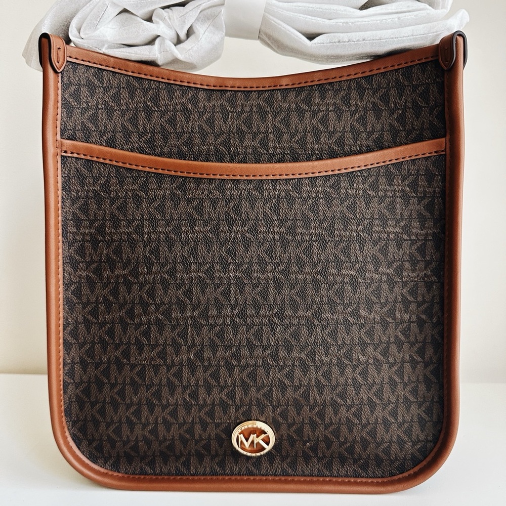 Authentic Michael Kors Luisa Large Signature Logo Messenger Bag Brown/Luggage